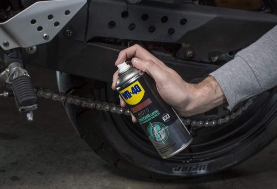 WD-40 Specialist Motorcycle Chain Lubricant, 400 ml, Ideal in Dry Conditions, Compatible with O-X-Z Rings - Image 2