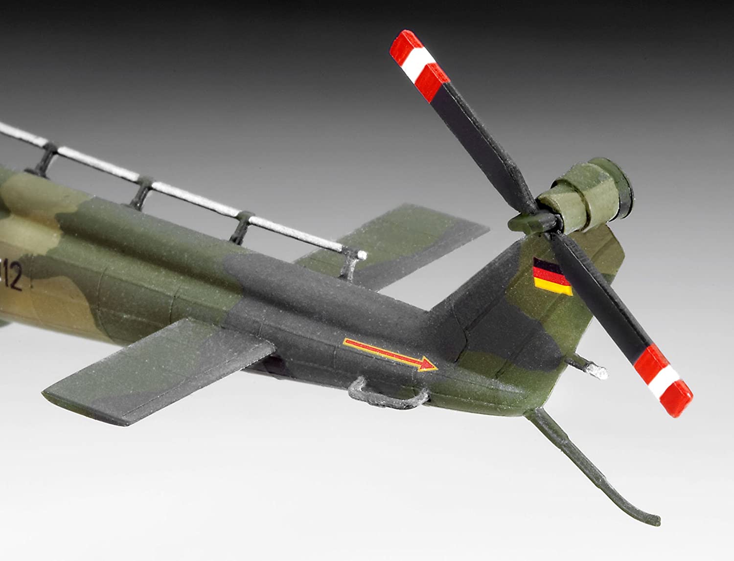 Revell 04444 Bell UH-1D SAR 1:72 Scale Unbuilt/Unpainted Plastic Model Kit, Multi-color, Stk - Image 4