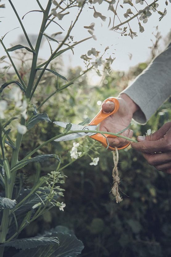 Fiskars Universal Scissors S92, Length: 18 cm, Stainless steel blade/plastic handles, Classic, Orange, 1000555 - Image 4