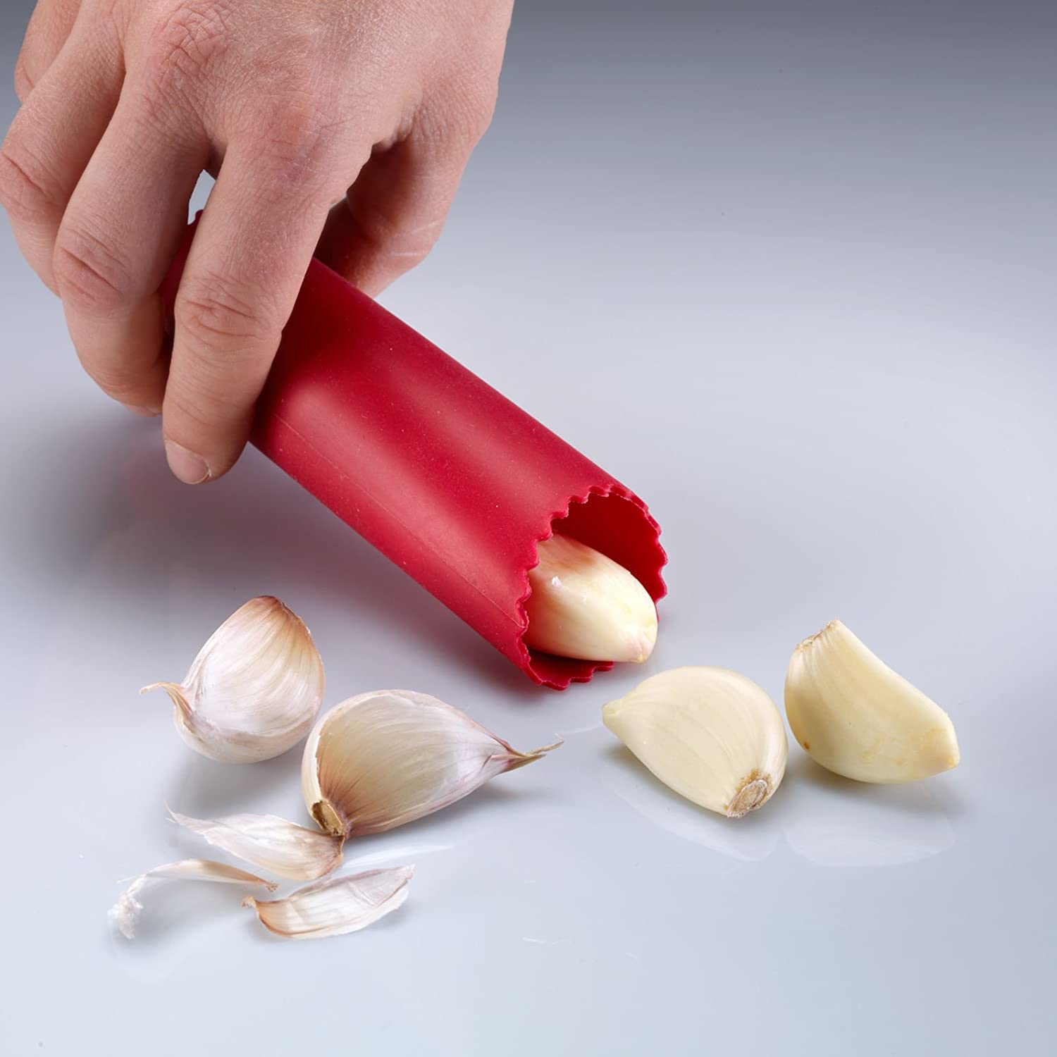 Westmark Garlic Peeler Roll, Length: 13.3 cm, ø 3.4 cm, Silicone, Peel-Fix, Red, 11922280, 13.3 x 3.4 x 3.4 cm - Image 4