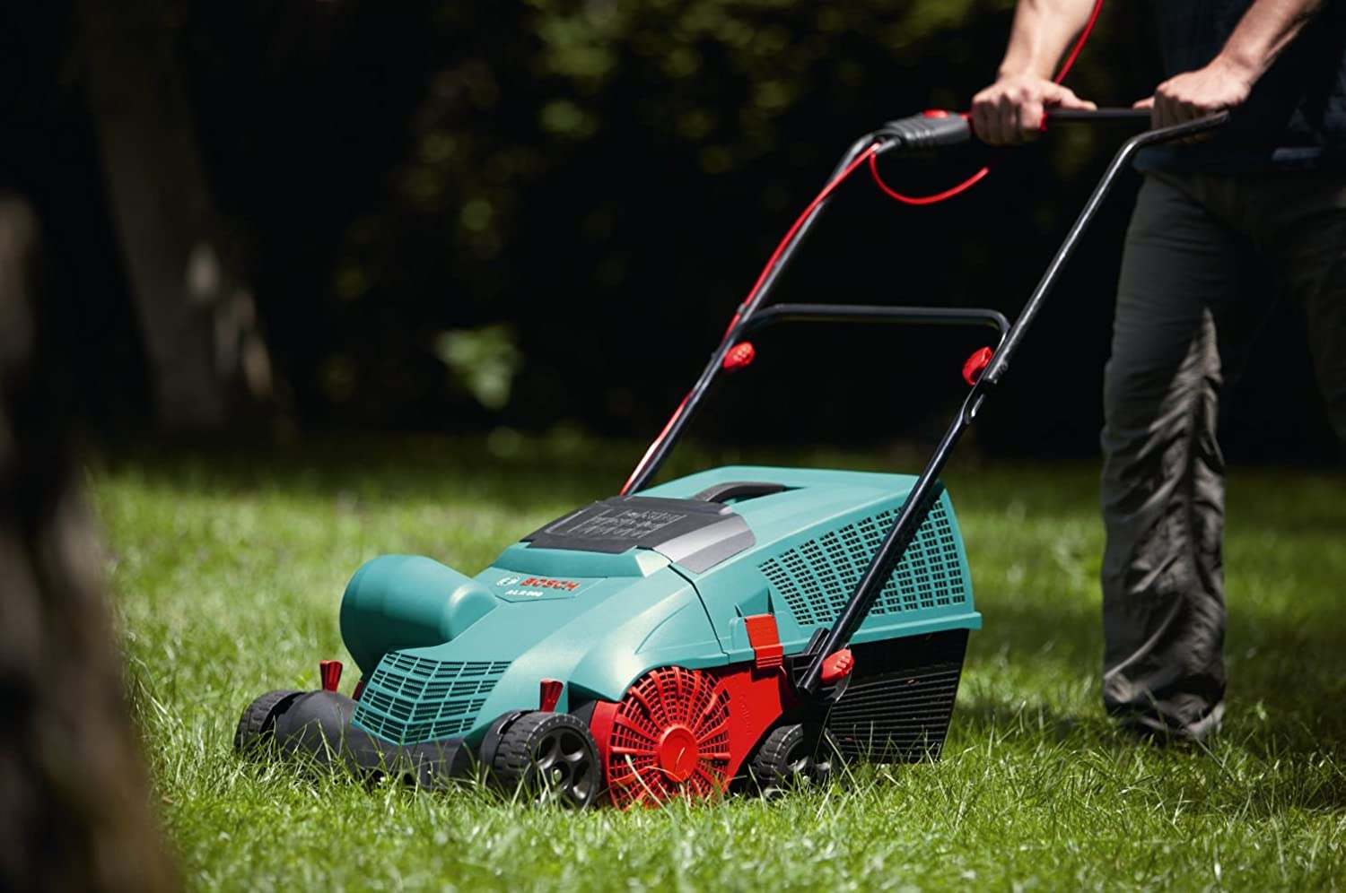 Bosch 060088A070 ALR Electric Lawn Raker, 900 W, Previous Version, Electric Lawn Aerator 900 Watt - Image 3