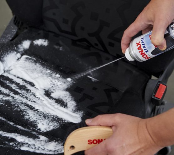 XTREME UPHOLSTERY+ALCANTARA CLEANER (400 ml) - Removes even stubborn stains such as chocolate, ice cream, coke, coffee etc. | Item-No. '02063000-544 - Image 2