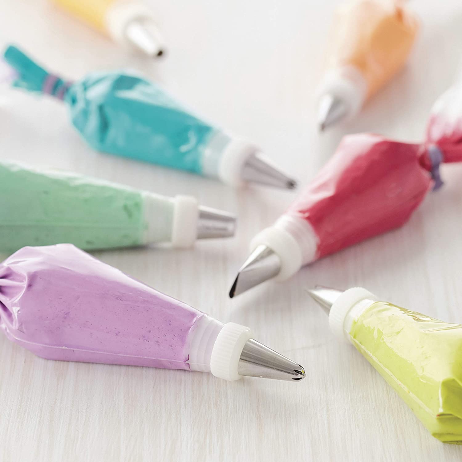 Wilton Disposable Decorating Piping Bags, 30.4cm (12in), pack of 24, Pink, 30.4 cms - Image 3
