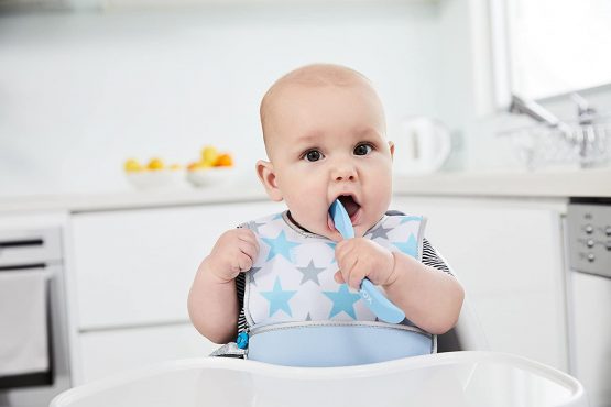 b Baby 2 Soft Bite Flexible Spoon Set for 9 Months + | Colors: 1 Blue-1 Green | Includes 2 Spoons | BPA- | Phthalates & PVC | Dishwasher Safe - Image 4