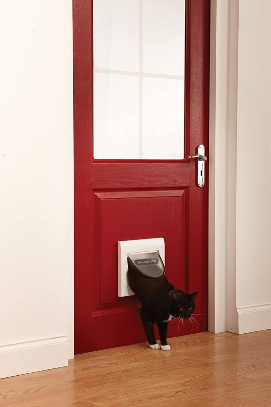 PetSafe Staywell, Magnetic Classic Cat Flap, Exclusive Entry, 4 Way Locking - White - Image 3