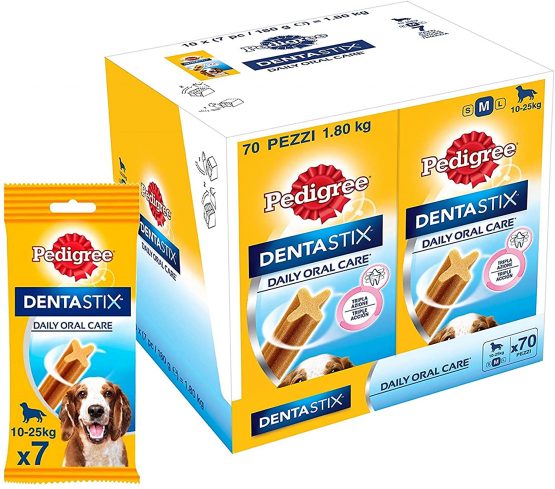 Pedigree DentaStix Daily Oral Care Dental Treat for Medium Dogs - Chicken & Beef Flavoured Dog Treats for Everyday Use - 70 Sticks (10 x 7 Pack)