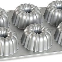 Nordic Ware Platinum Anniversary Bundtlette Pan, Cast Aluminium Mini Bundt Tin, Bundt Cake Tin for 6 Cakes, High-Quality Cake Mould Made in the USA, Colour: Platinum