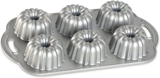 Nordic Ware Platinum Anniversary Bundtlette Pan, Cast Aluminium Mini Bundt Tin, Bundt Cake Tin for 6 Cakes, High-Quality Cake Mould Made in the USA, Colour: Platinum