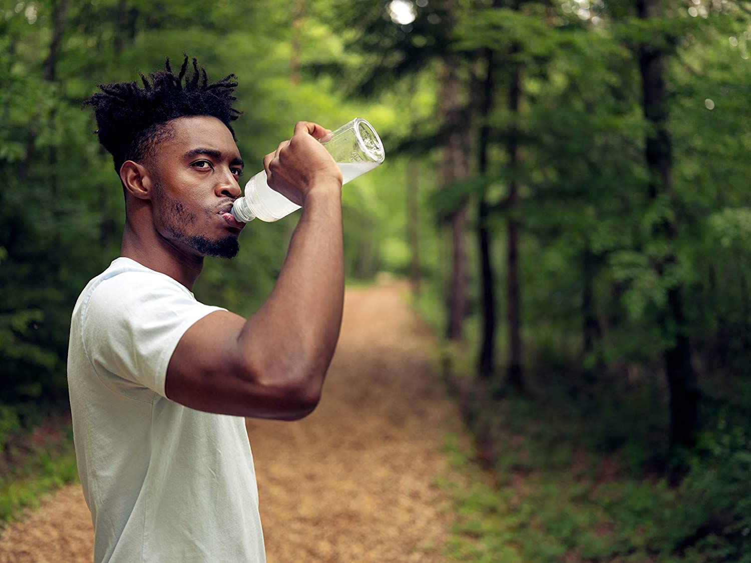 SIGG Feel Water Bottle (0.6 L), Pollutant-Free and Leak-Proof Travel Bottle, Lightweight and Shatterproof Tritan Water Bottle - Image 2