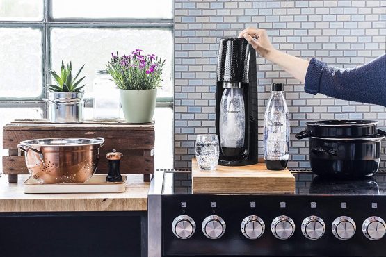 Sodastream Set of 2 Classic Carbonating Bottles - Dishwasher Friendly - 1L - Material: Tritan, BPA Free - Image 3