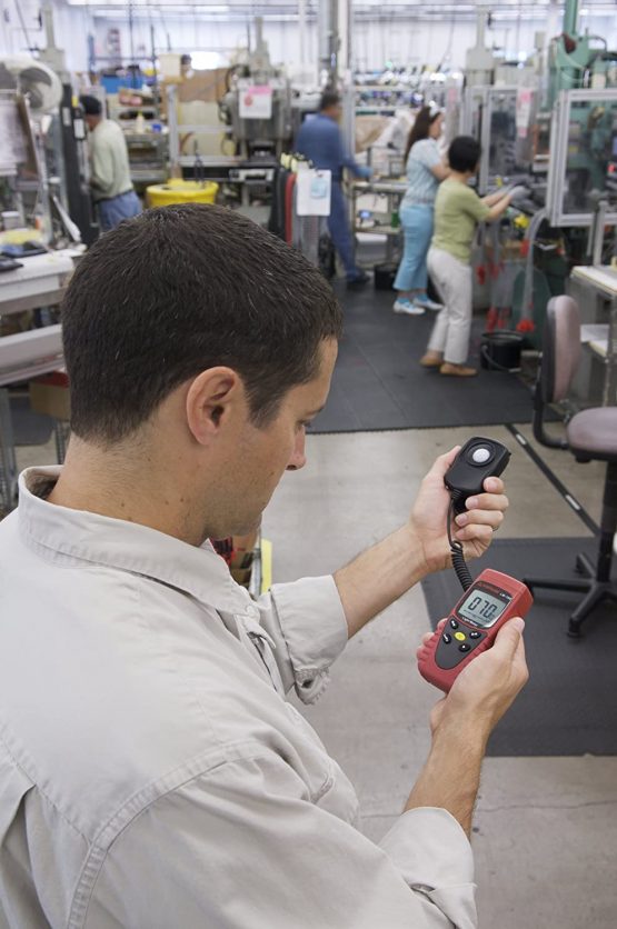 LM-100 Digital Lux Meter with manual ranging and datahold - Image 2