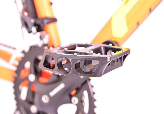 BBB Cycling Mountain Bike Pedals Flat 9/16" with Replaceable Grip Pins for Downhill and Freeriding MountainHigh BPD-32 - Image 3