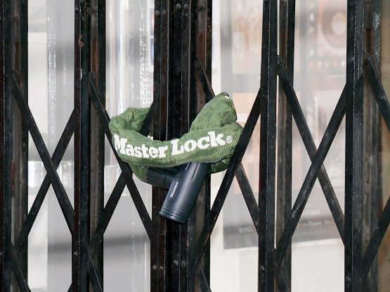 Master Lock 8023EURD 8 mm x 1000 mm Chain with Integrated Key Lock - Khaki - Image 2