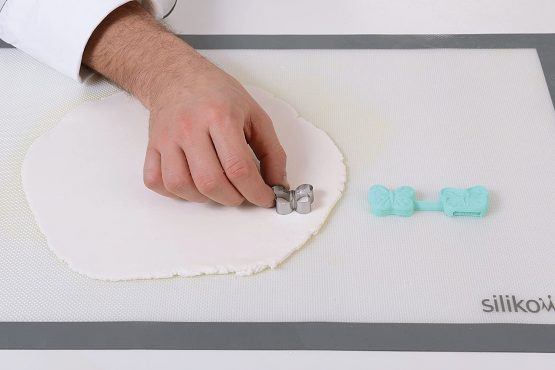 silikomart Silicone Mould Sugarflex Mini Flower, Light Blue - Image 3