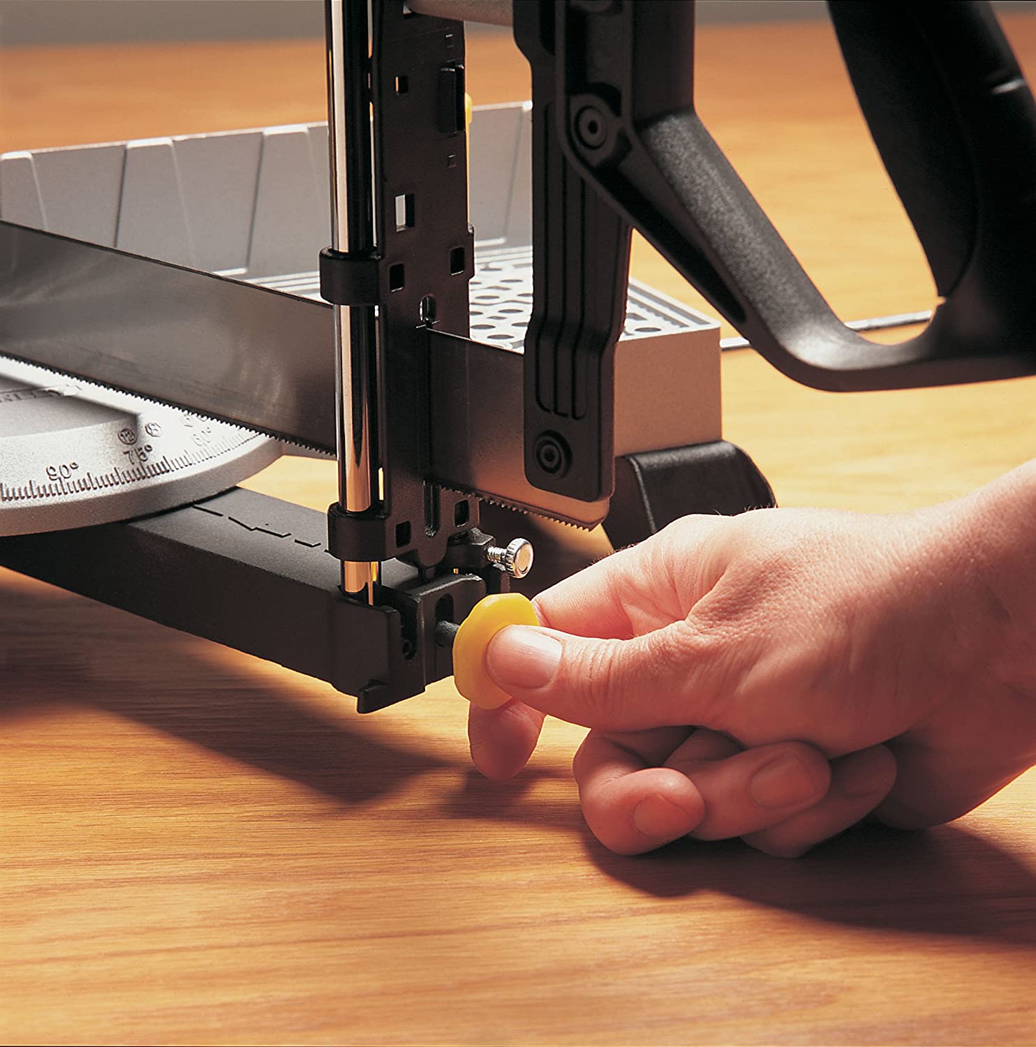 Stanley 1-20-800 Adjustable Mechanical Mitre Box, Multicolored, 3-1/2" x 3-1/2" - Image 3