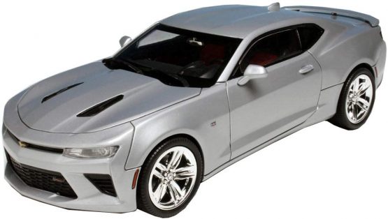 AMT AMT982 1:25 Scale 2016 Chevy Camaro SS Model Kit