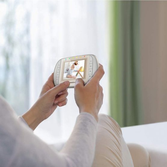 Motorola MBP30A Video Baby Monitor with 3" Handheld Parent Unit and Remote Pan Scan - Image 3