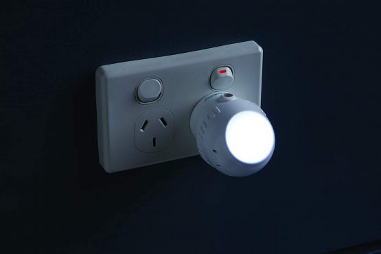 Dreambaby Swivel Auto-Sensor LED Night Light - Image 4