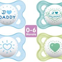 MAM "Skin Soft" Silicone Dummy // I Love Mummy & Daddy // 0-6 Mo. Boy // set of 4 // incl. 2 sterilised transport boxes