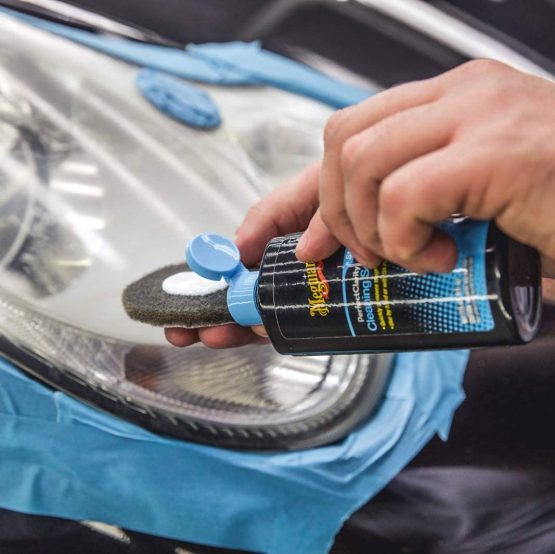 Meguiar's G2970EU Two-Step Car Headlight Restoration Kit with Headlight Cleaner and Headlight Protectant - Image 2