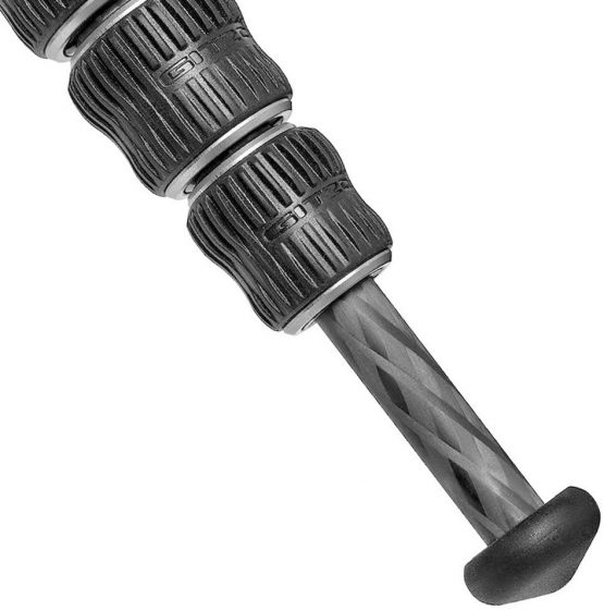 Gitzo GT0545T Traveler Tripod - Super-Compact, Foldable and Incredibly Light, with Short Column Included for Ground Level Shoots, Series 0-4 Sections, Carbon Fibre - Image 4