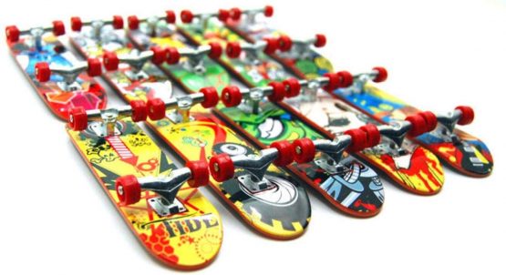 Topways® Finger Mini Skateboard, Deck Truck Finger Board Skate Toy Perfect for Kids Party Favours Bag Fillers Children Gift Random 6pcs - Image 2