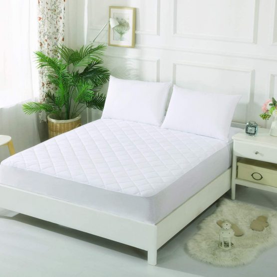 UYEESE Super King Size Mattress Protector - Quilted Extra Deep Pocket Mattress Cover, Breathable Hypoallergenic Anti-mite and Noiseless Fitted Sheet Bed Cover (Super King 183 x 203 + 40 cm) - Image 3