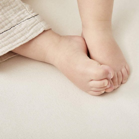 The Little Green Sheep Waterproof Mattress Protector for Babies, Organic Cotton, 60 x 120 cm, Cot Size - Image 4