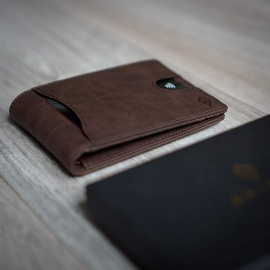 AKIELO RFID Blocking Bifold Card Wallet with Pull Tab and Gift Box – Stylish Mens Wallet – Credit Card Holder Wallets for Men (Delta Collection) - Image 3