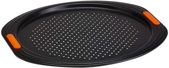 Le Creuset Toughened Non-Stick Bakeware Pizza Pan, Black, 38.7 x 36.7 x 1.2 cm - Image 4