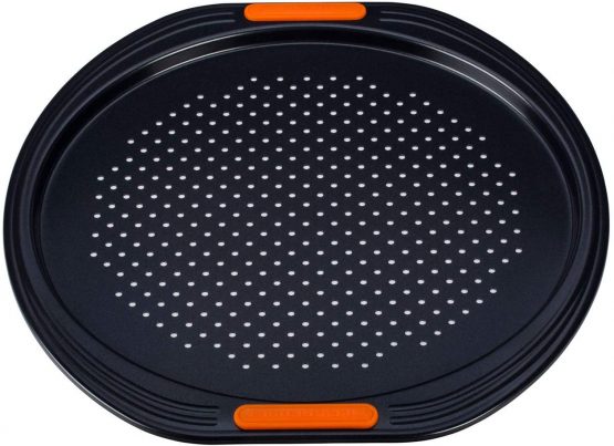 Le Creuset Toughened Non-Stick Bakeware Pizza Pan, Black, 38.7 x 36.7 x 1.2 cm - Image 3