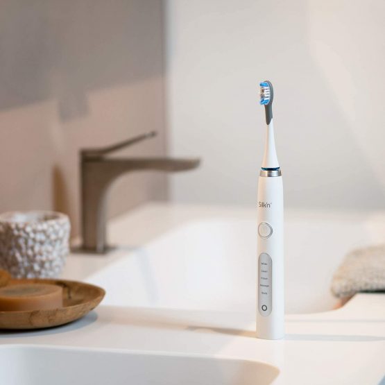 Silk'n SonicSmile - Sonic Electric Toothbrush for Cleaner, Whiter Teeth - 5 Settings - Interval Timer - Waterproof (IPX7) - White - 1 Piece - Image 4