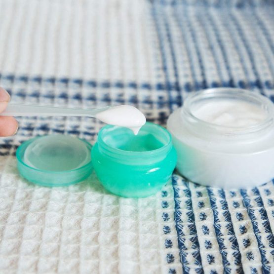 10 Pack Small Plastic Travel Containers for Toiletries,YuCool TSA Approved Empty Leakproof Refillable Mini Cosmetic Makeup Jars 20ml Per Piece with 10 Pack Mini Spatulas for Cream,Slime and Samples - Image 3