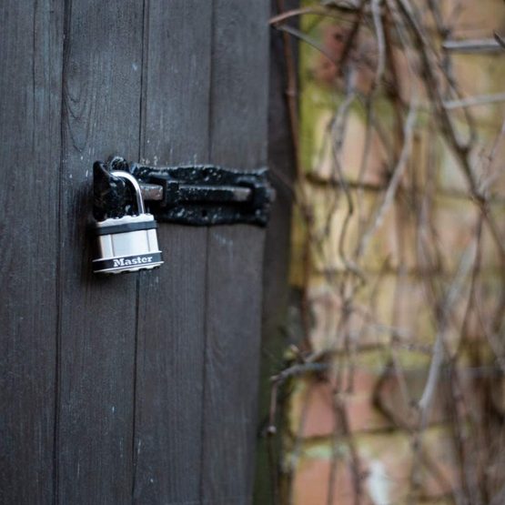 Master Lock M5EURDSTS Heavy Duty Padlock [Laminated, Stainless Steel Body Cover] -Ideal to Secure Boats and Gates in Marine Environment, Silver - Image 3