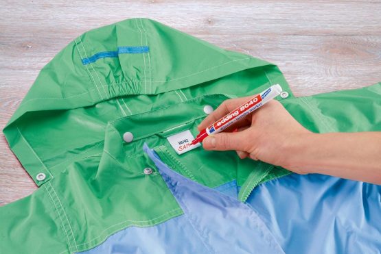 edding 8040 laundry marker - red - 1 pen - round nib 1 mm - textile marker for labelling clothes, wash-resistant at 95°C - laundry pen - Image 3