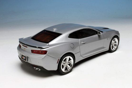 AMT AMT982 1:25 Scale 2016 Chevy Camaro SS Model Kit - Image 3