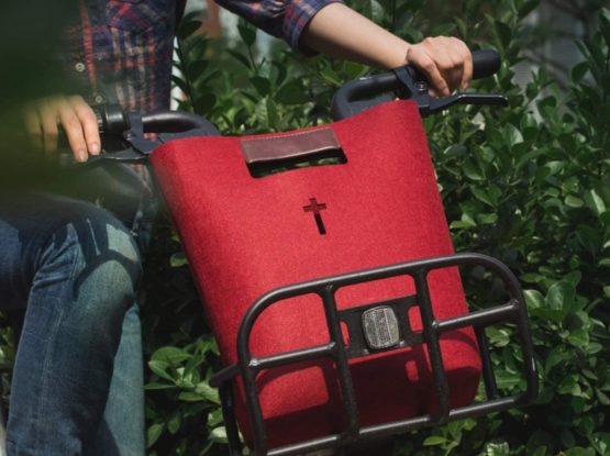 Bible Bag, Aolaso Bible Carrying Case, Felt Bible Tote Hollowed Cross Design Bible Covers Church Bag for Christian Gift, Felt Handbag for Women & Men Christmas Day & New Year Gift (Red) - Image 3