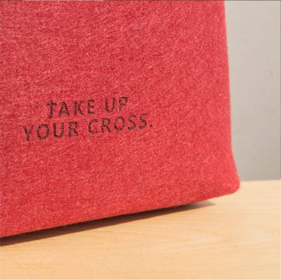 Bible Bag, Aolaso Bible Carrying Case, Felt Bible Tote Hollowed Cross Design Bible Covers Church Bag for Christian Gift, Felt Handbag for Women & Men Christmas Day & New Year Gift (Red) - Image 2