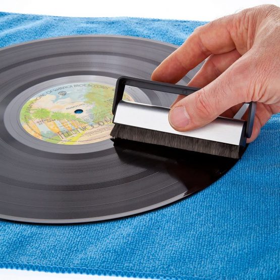 Vinyl Record Carbon Fibre Brush - Record LP Cleaner With 2 Large Supersoft Microfibre Cloths. Easily Remove Annoying Pops And Clicks For Crystal Clear Sound - Image 3