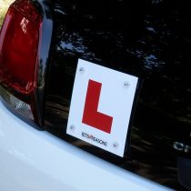 BITS4REASONS PROFESSIONAL GRADE L PLATE FOR ALL SURFACES INCLUDING GLASS AND PLASTIC MOULDED BODYWORK USED ON OUR OWN DRIVING SCHOOL CARS - SINGLE PLATE