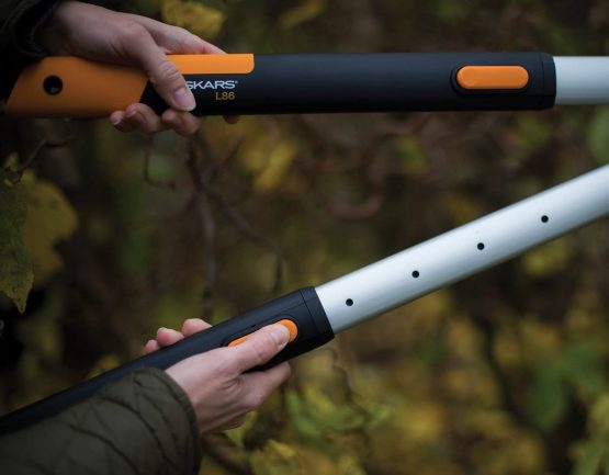 Fiskars SmartFit Hedge Shear HS86, Telescopic, Non-stick coating, High-Steel blades, Length: 68 - 93 cm, Black/Orange, 1013565 - Image 3