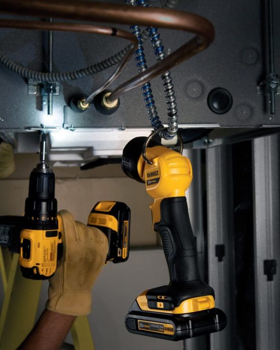 DEWALT DCL040 20V MAX LED Flashlight, Black & Yellow - Image 4