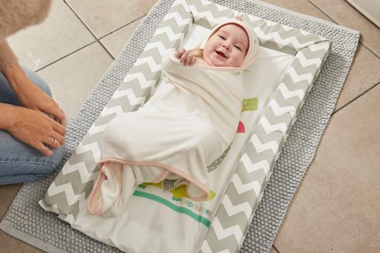 Tommee Tippee Newborn Swaddle Dry Towel 0-6 months, Pink - Image 4