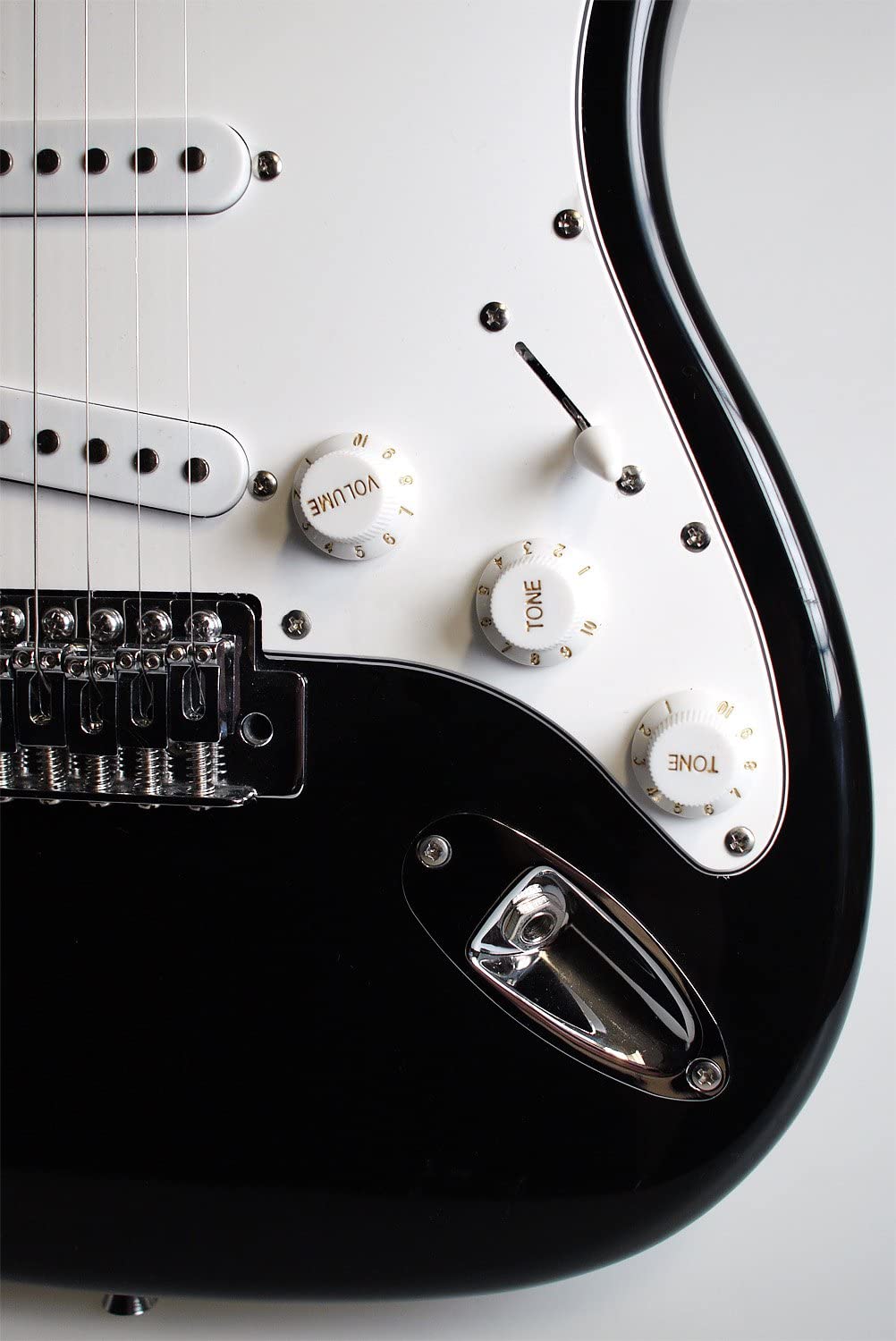 RockJam RJEG01 Full Size Black Electric Guitar Bundle Pack with Lead Strings Strap and Plectrums Black - Image 4