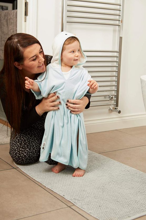 Tommee Tippee Splashtime Hooded Poncho Towel, Highly Absorbent and Super Soft Microfibre Material, Hypoallergenic, 2-4 Years, Percy the Penguin Grofriend, Blue - Image 2