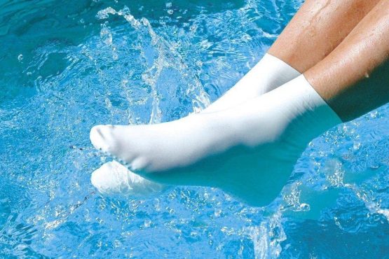 AquaSafe Verruca Guard Socks for Swimming - Medium - Size 3 - 5 - Image 2