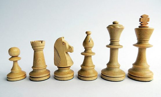 C167 Professional Staunton No.5, Weighted Wooden Chess Pieces in Stylish Box, King 90mm - Image 4