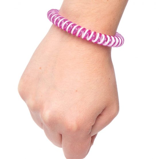 Baker Ross AV155 Candy Stripe Spiral Bracelets for Children to Wear Perfect Toy Party Bag Stuffers or Gifts for Kids, Assorted, (Pack of 8) - Image 4