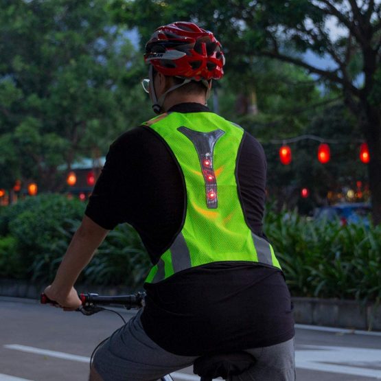 kwmobile Reflective LED Safety Vest - High Visibility Warning Vest with 3 LED Lights and Reflector Stripes for Running, Jogging, Cycling at Night - Image 2