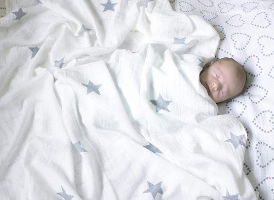 6 in 1 Cute Boys & Girls Unisex 100% Cotton Baby Muslin Swaddle Blanket Set Newborn Essentials (3 x Bandana Bibs, 2 x Muslin Squares Swaddle, 1 x Sleeping Bag 0 6 Month) - Image 3